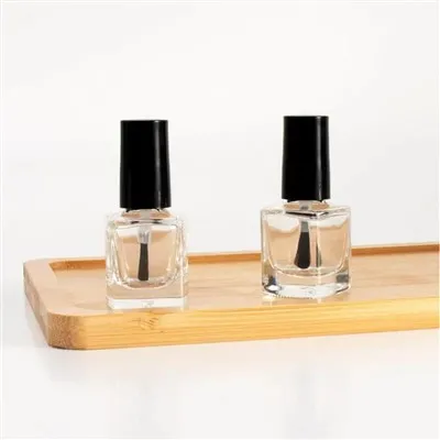 Lakier do paznokci 5 ml w kwadratowych mini butelkach